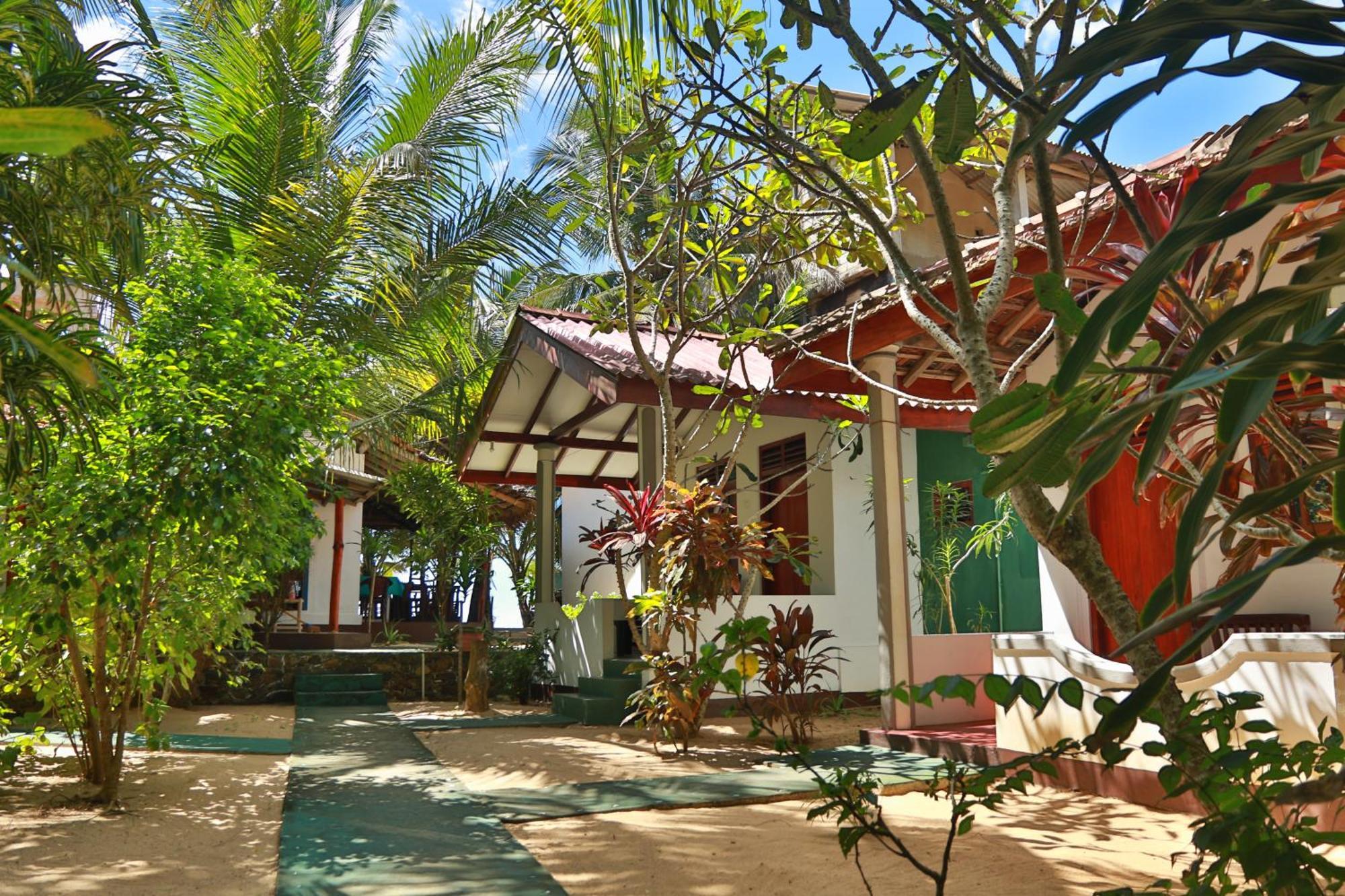 Panorama Rock Cafe Acomodação com café da manhã Tangalle Exterior foto